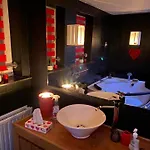 La Milardiere D'hotes Bed & Breakfast 4*